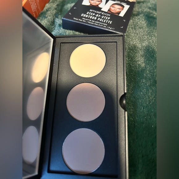 Makeup Bundle - Picture 3 of 3